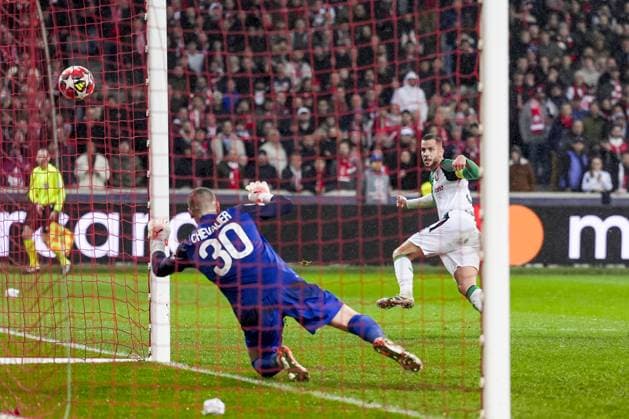 UEFA Champions League: Lille OSC v Feyenoord Lille - Lille OSC goalkeeper Lucas Chevalier, David Hancko of Feyenoord during the eight and final round of new format of the Champions League 2024 2025. The match is set between Lille OSC and Feyenoord at Stade Pierre-Mauroy on 29 January 2025 in Lille, France. Copyright: xTomxBodex