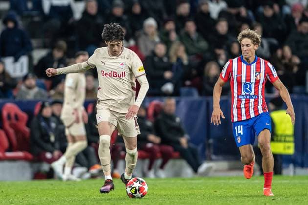 Takumu Kawamura with the ball during UEFA Champions league match, Red Bull Salzburg - Atletico Madrid , 29. january 2025, Red Bull Arena, Salzburg, Austria Copyright: xMICHALxFAJT,ZOSPORTU.SKx FAJ_1468