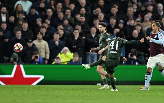 Birmingham, England, 29th January 2025. Celtic™s Reo Hatate fires in a shot during the UEFA Champions League match at Villa Park, Birmingham. Picture credit should read: Cody Froggatt Sportimage EDITORIAL USE ONLY. No use with unauthorised audio, video, data, fixture lists, club league logos or live services. Online in-match use limited to 120 images, no video emulation. No use in betting, games or single club league player publications. SPI_087_CF_Aston_Villa_Celtic SPI-3641-0087