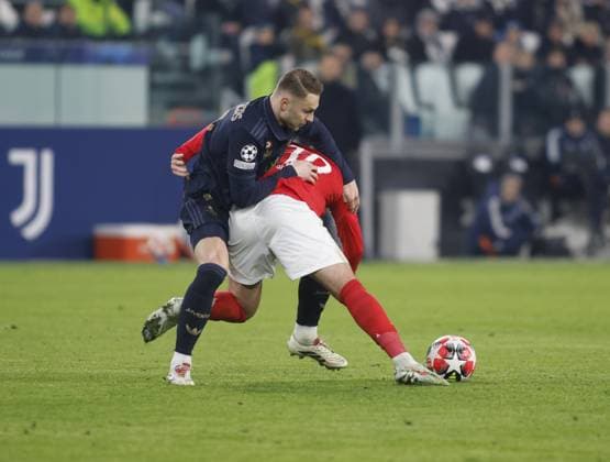 Teun Koopmeiners of Juventus FC and Orkun Kokcu of SL Benfica during the Uefa Champions League, 2024 25 season, football match between Juventus FC and Benfica Lisbona on 29 January 2025 at Allianz Stadium, Turin, Italy. Photo Nderim Kaceli  Copyright: xNderimxKaceli IPAxSportx xipa-agency.netx xx IPA_53443098 IPA_Agency_IPA53443098