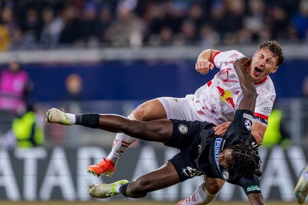 Bilder des Jahres 2025, Sport 01 Januar Sport Themen der Woche KW05 Sport Bilder des Tages SOCCER - UEFA CL, Sturm vs RB Leipzig KLAGENFURT,AUSTRIA,29.JAN.25 - SOCCER - UEFA Champions League, SK Sturm Graz vs RasenBallsport Leipzig. Image shows Willi Orban (RB Leipzig) and Seedyahmed Jatta (Sturm).  GEPAxpictures xMatthiasxTrinkl