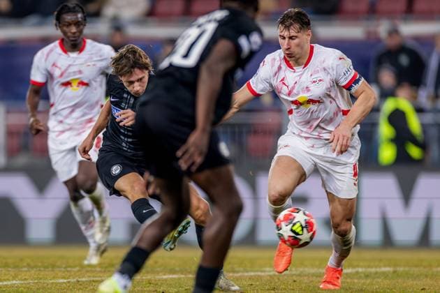 SOCCER - UEFA CL, Sturm vs RB Leipzig KLAGENFURT,AUSTRIA,29.JAN.25 - SOCCER - UEFA Champions League, SK Sturm Graz vs RasenBallsport Leipzig. Image shows William Boving (Sturm) and Willi Orban (RB Leipzig).  GEPAxpictures xMatthiasxTrinkl