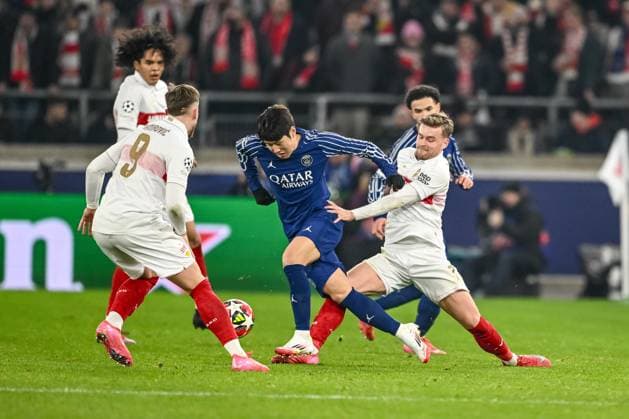 Ermedin Demirovic VfB Stuttgart , Kang in Lee Paris Saint Germain and Maximilian Mittelstaedt VfB Stuttgart battle for the ball during the UEFA Champions League 2024 25 League Phase MD8 match between VfB Stuttgart and Paris Saint Germain at MHPArena on January 29, 2025 in Stuttgart, Germany Photo by Harry Langer DeFodi Images Defodi 541 VFBPSG20250129 79 Defodi-541