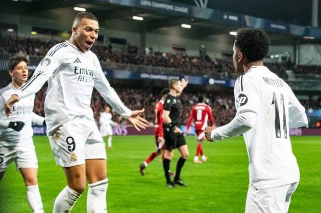 FOOTBALL: BREST vs REAL MADRID Baptiste AUTISSIER MAXPPP - Guingamp 29 01 2025 Baptiste AUTISSIER Maxppp Guingamp ; 29 01 2025 ; Joie des joueurs du Real Madrid apres le second but de Rodrygo lors du match Brest vs Real Madrid comptant pour la 8e journee de la Ligue des Champions a Guingamp le 29 janvier 2025. Guingamp Guingamp Bretagne France  Copyright: xMAXPPPxBaptistexAUTISSIERx BAU202501290256 BAU202501290256
