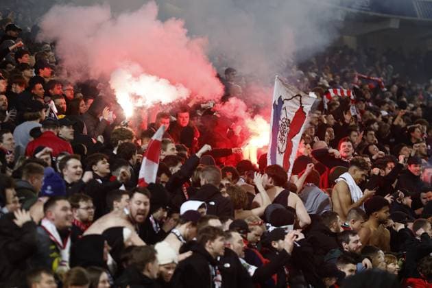 LILLE, 29-01-2025. Decathlon Arena Stade Pierre Mauroy. Football, UEFA Champions League season 2024 2025. Lille - Feyenoord. Lille supporters celebrating win 6-1 after the match LOSC Lille - Feyenoord Lille - Feyenoord  x27615234x Copyright: