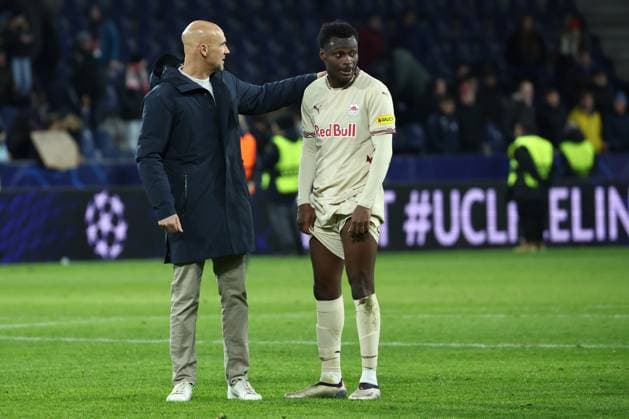 SOCCER - UEFA CL, RBS vs Atletico SALZBURG,AUSTRIA,29.JAN.25 - SOCCER - UEFA Champions League, Red Bull Salzburg vs Atletico Madrid. Image shows head coach Thomas Letsch and Samson Baidoo (RBS).  GEPAxpictures xDavidxGeieregger