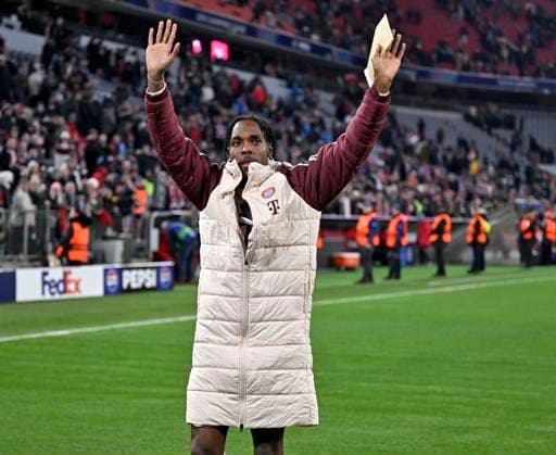 29 01 2025, Football UEFA Championsleague 2024 2025 Matchday 8, FC Bayern Munich Slovan Bratislava, at Allianz Arena Munich Mathys Tel Bayern Munich says goodbye to the fans DFL and DFB regulations prohibit any use of photographs as image sequences and or quasi video