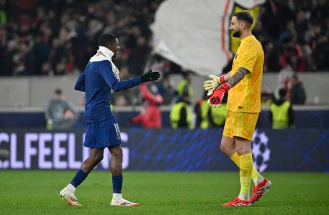 After the end of the game, cheers, joy, happiness, Cheering goalkeeper Gianuigi Donnarumma FC Paris Saint Germain PSG 01 with Ousmane Dembele FC Paris Saint Germain PSG 10 in the shirt of Atakan Karazor VfB Stuttgart 16 Champions League VfB Stuttgart vs Paris St Germain PSG 29 01 2025 DFL REGULATIONS PROHIBIT ANY USE OF PHOTOGRAPHS AS IMAGE SEQUENCES AND OR QUASI VIDEO Champions League VfB Stuttgart vs Paris St Germain PSG