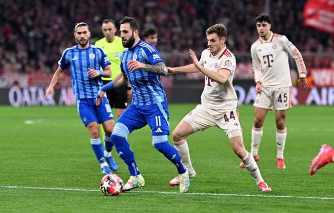 FOOTBALL CHAMPIONS LEAGUE SEASON 2024 2025 Preliminary Round 8 Matchday FC Bayern Muenchen Slovan Bratislava 29 01 2025 Tigran Barseghyan left, Slovan Bratislava v Josip Stanisic right, FC Bayern Muenchen
