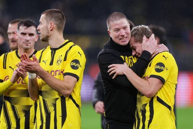 29 01 2025, UEFA Champions League, Matchday 8, Borussia Dortmund Shakhtar Donetsk, f l Coach Mike Tullberg Borussia Dortmund hugs Julian Ryerson Borussia Dortmund , Dortmund Signal Iduna Park NRW Germany xRHR PHOTO DEx Copyright: DennisxEwert RHR-FOTOx RHR-FOTO DE