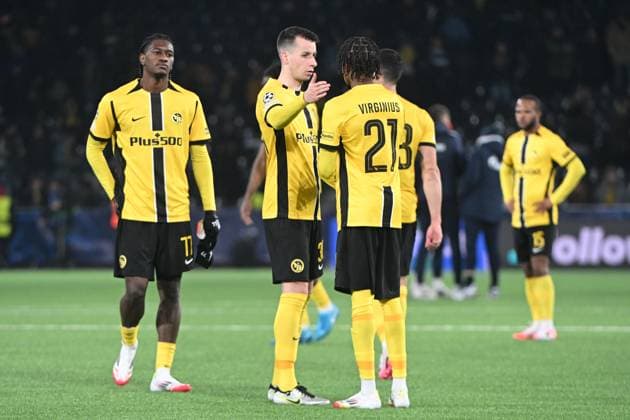 29 01 2025, Bern, Stadion Wankdorf, Uefa Champions League BSC Young Boys Red Star Belgrade, 77 Joel Monteiro Young Boys , 30 Sandro Lauper Young Boys and 21 Alan Virginius Young Boys are disappointed after the match Bern Stadion Wankdorf Bern Switzerland Copyright: xJustPictures.ch ManuelxWinterbergerx jp-de-MaWi-MWI_1260