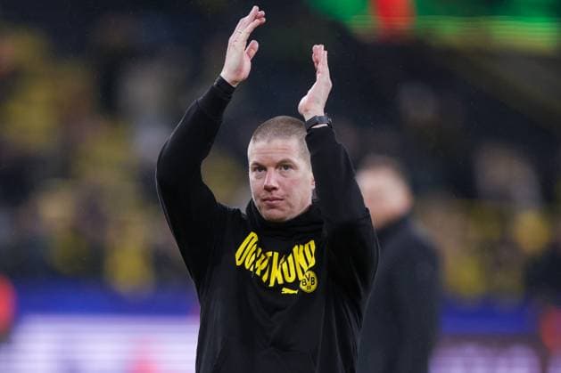 29 01 2025, UEFA Champions League, Matchday 8, Borussia Dortmund Shakhtar Donetsk, Coach Mike Tullberg Borussia Dortmund thanks the fans, Dortmund Signal Iduna Park NRW Germany xRHR PHOTO DEx Copyright: DennisxEwert RHR-FOTOx RHR-FOTO DE