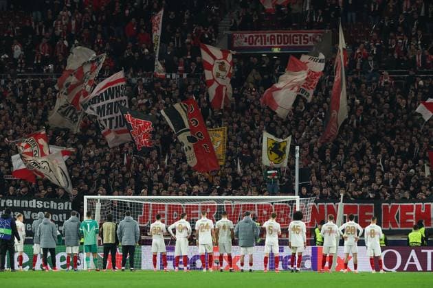 Stuttgart 29 January 2025 Uefa Champions League phase 2024 25 Matchday 8, VFB Stuttgart Paris Saint Germain v l , VFB Stuttgart thanks the fans, thanks team after the match, after the match thanks the fans, applauds the fans Copyright: JoaquimxFerreira