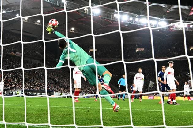 29 01 2025, xjhx, Fussball UEFA Champions League, VfB Stuttgart Paris St Germain v l Ousame Dembele PSG Paris St Germain Torschuetze, erzielt das Tor, Treffer, scores the goal 0 4 Fabian Bredlow VfB Stuttgart DFL DFB REGULATIONS PROHIBIT ANY USE OF PHOTOGRAPHS as IMAGE SEQUENCES and or QUASI VIDEO Stuttgart