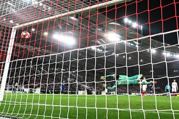 29 01 2025, xjhx, Fussball UEFA Champions League, VfB Stuttgart Paris St Germain v l Ousame Dembele PSG Paris St Germain Torschuetze, erzielt das Tor, Treffer, scores the goal 0 4 Fabian Bredlow VfB Stuttgart DFL DFB REGULATIONS PROHIBIT ANY USE OF PHOTOGRAPHS as IMAGE SEQUENCES and or QUASI VIDEO Stuttgart