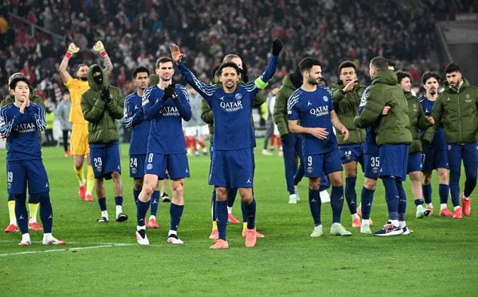 29 01 2025, xjhx, Football UEFA Champions League, VfB Stuttgart Paris St Germain v l jubilation, Joy at the victory Bradley Barcola PSG Paris St Germain Gianluigi Donnarumma PSG Paris St Germain Senny Mayulu PSG Paris St Germain Fabian Ruiz PSG Paris St Germain Marquinhos PSG Paris St Germain Goncalo Ramos PSG Paris St Germain DFL DFB REGULATIONS PROHIBIT ANY USE OF PHOTOGRAPHS AS IMAGE SEQUENCES AND OR QUASI VIDEO Stuttgart