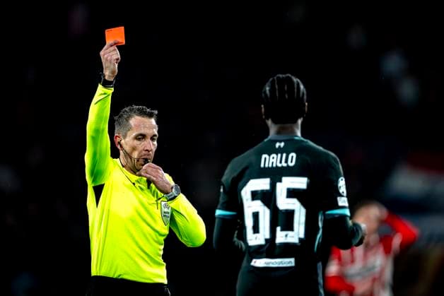 Referee Tobias Stieler gives Liverpool FC defender Amaro Nallo a red card during the match PSV - Liverpool at the Philips stadium for the Champions League - League phase - Matchday 8 season 2024-2025 in EINDHOVEN, Netherlands on 29 january 2025, (photo by Marcel van Dorst EYE4images DeFodi Images) Defodi-746_211724 Defodi-746