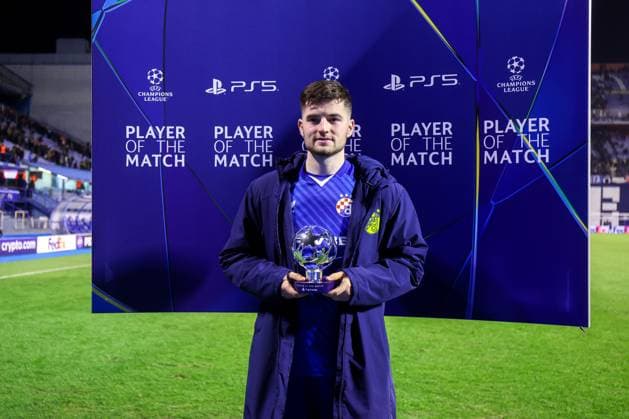 GNK Dinamo v AC Milan - UEFA Champions League 2024 25 League Phase MD8 Martin Baturina of Dinamo Zagreb pose for a photo with the PlayStation Player Of The Match award after the UEFA Champions League 2024 25 League Phase MD8 match between GNK Dinamo and AC Milan at Maksimir Stadium on January 29, 2025. in Zagreb, Croatia.  LukaxStanzl PIXSELL