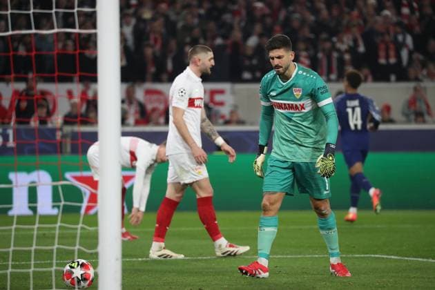29 01 25 VfB Stuttgart Paris St Germain Germany, Stuttgart, 29 01 2025, Football, UEFA Champions League, VfB Stuttgart Paris St Germain Fabian Bredlow right, Jeff Chabot left, both VfB Stuttgart