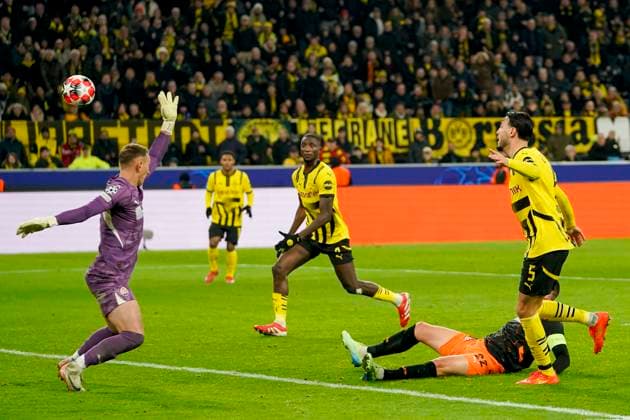 Ramy Bensebaini Borussia Dortmund scores his team s third goal during the UEFA Champions League 2024 25 League Phase MD8 match between Borussia Dortmund and FC Shakhtar Donetsk at Signal Iduna Park on January 29, 2025 in Dortmund, Germany Photo by Alex Gottschalk DeFodi Images Defodi 001 20250129 A9 6419 Defodi-001