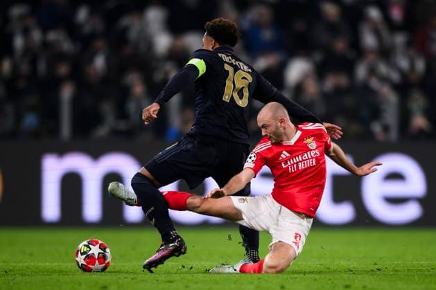 Juventus FC v SL Benfica - UEFA Champion League Weston McKennie of Juventus FC is tackled by Fredrik Aursnes of SL Benfica during the UEFA Champions League 2024 25 league phase football match between Juventus FC and SL Benfica. Turin Italy Copyright: xNicolòxCampox