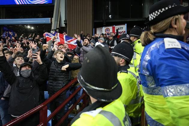 Aston Villa gegen Celtic 29. Januar 2025, Aston UEFA Champions League Fußball Aston Villa gegen Celtic Aston-Villa-Fans verspotten die Celtic-Fans beim Verlassen des Stadions Foto Charlotte Wilson Abseits Aston UK  Copyright: xCharlottexWilsonx xOffsidexOffside