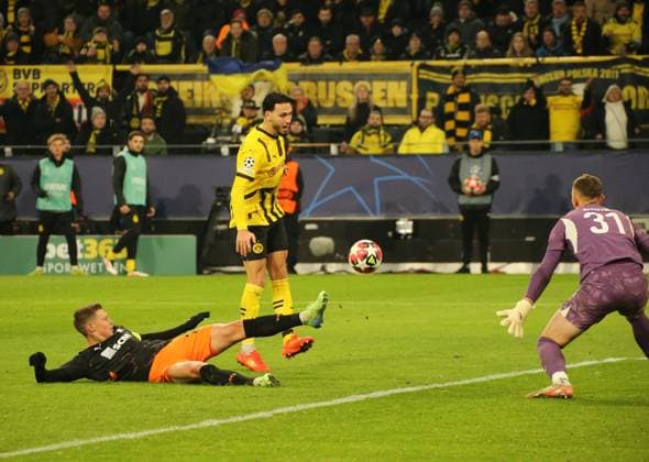 29 01 2025, xgrfx, Football UEFA Champions League, Borussia Dortmund Shakhtar Donetsk v l Goal, Ramy Bensebaini Borussia Dortmund DFL DFB REGULATIONS PROHIBIT ANY USE OF PHOTOGRAPHS as IMAGE SEQUENCES and or QUASI VIDEO Dortmund
