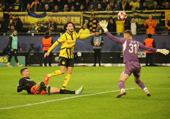 29 01 2025, xgrfx, Football UEFA Champions League, Borussia Dortmund Shakhtar Donetsk v l Goal, Ramy Bensebaini Borussia Dortmund DFL DFB REGULATIONS PROHIBIT ANY USE OF PHOTOGRAPHS as IMAGE SEQUENCES and or QUASI VIDEO Dortmund