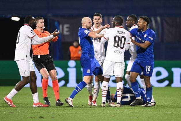Croatia, Zagreb, 290125. Maksimir Stadium. Football match of the 8th round of the UEFA Champions League, Dinamo - Milan. In the photo: Josip Misic, Ronael Pierre-Gabriel. Photo: Goran Mehkek CROPIX Zagreb Croatia Copyright: xxGoranxMehkekx gm_dinamo_milan42-290125