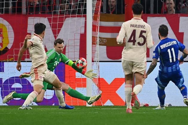 Manuel NEW Goalkeeper Bayern Muenchen saves the ball Soccer Champions League Ligaphase, FC Bayern Muenchen SK Slovan Bratislava 3 1 am 29 01 2025 , A L L I A N Z A R E N A Â