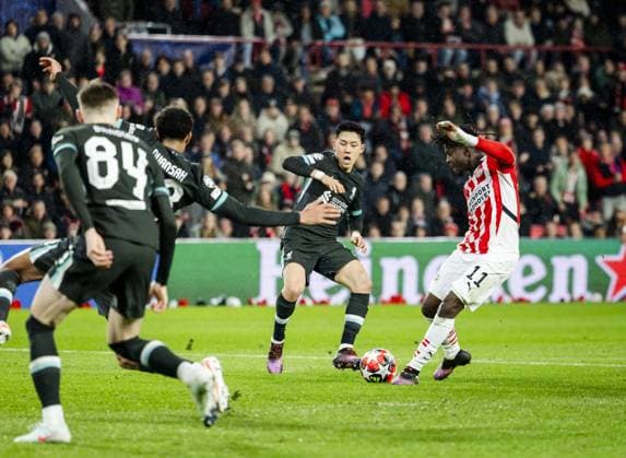 EINDHOVEN - Johan Bakayoko of PSV Eindhoven scores the 1-1 during the UEFA Champions League match between PSV Eindhoven and Liverpool FC at Phillips Stadium on Jan. 29, 2025 in Eindhoven, Netherlands. ANP KOEN VAN WEEL UEFA Champions League 2024 25 League Phase MD8 2024 25 xVIxANPxSportx xxANPxIVx 518664631 originalFilename: 518664631.jpg