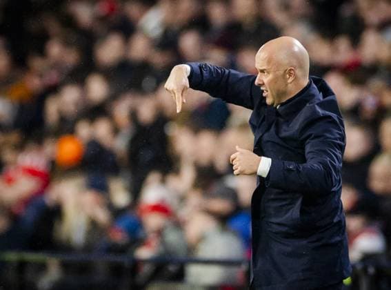 EINDHOVEN - Liverpool FC coach Arne Slot during the UEFA Champions League match between PSV Eindhoven and Liverpool FC at Phillips Stadium on Jan. 29, 2025 in Eindhoven, Netherlands. ANP KOEN VAN WEEL UEFA Champions League 2024 25 League Phase MD8 2024 25 xVIxANPxSportx xxANPxIVx 518665583 originalFilename: 518665583.jpg