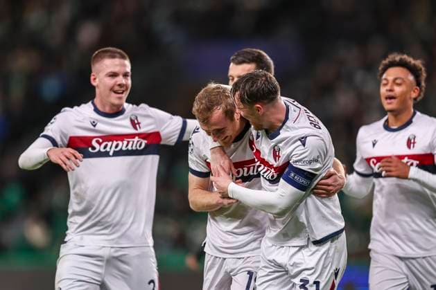Tommaso Pobega (Bologna) Sam Beukema (Bologna) celebrates after scoring his team s first goal during the Uefa Champions League match between Sporting CP Lisboa 1-1 Bologna FC at Estdio Jos Alvalade on January 29, 2025 in Lisboa, Italy. Noxthirdxpartyxsales  (280021504)