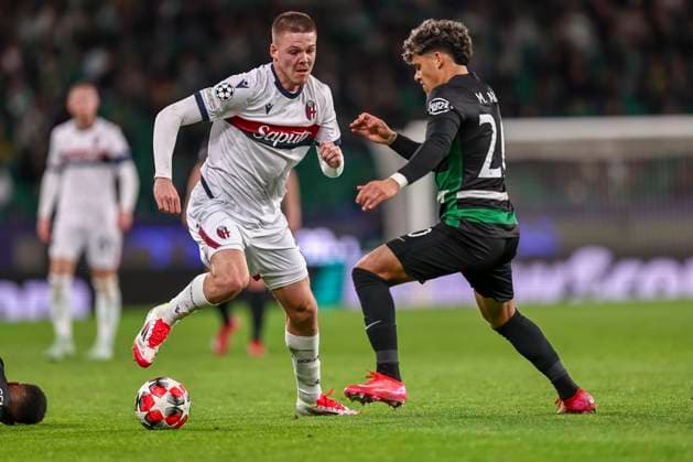 Emil Holm (Bologna) Maximiliano Araujo (Sporting CP Lisboa) during the Uefa Champions League match between Sporting CP Lisboa 1-1 Bologna FC at Estdio Jos Alvalade on January 29, 2025 in Lisboa, Italy. Noxthirdxpartyxsales  (280021505)