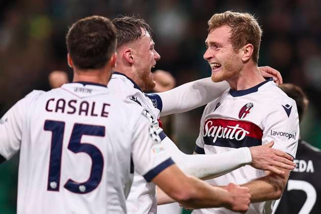 Tommaso Pobega (Bologna) Sam Beukema (Bologna) celebrates after scoring his team s first goal during the Uefa Champions League match between Sporting CP Lisboa 1-1 Bologna FC at Estdio Jos Alvalade on January 29, 2025 in Lisboa, Italy. Noxthirdxpartyxsales  (280021507)