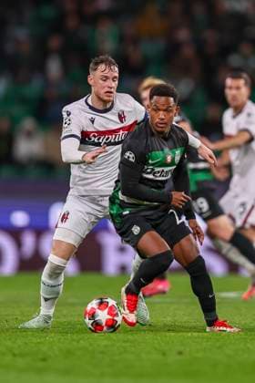 Sam Beukema (Bologna) Geny Catamo (Sporting CP Lisboa) during the Uefa Champions League match between Sporting CP Lisboa 1-1 Bologna FC at Estdio Jos Alvalade on January 29, 2025 in Lisboa, Italy. Noxthirdxpartyxsales  (280021561)