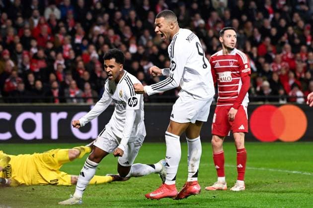 FOOTBALL : Brest vs Real Madrid - Ligue des Champions - 29 01 2025 Rodrygo ( 11 - Real Madrid ) celebrates with Kylian Mbappe ( 9 - Real Madrid ) during the UEFA Champions League match between Stade Brestois 29 and Real Madrid CF at Stade de Roudourou on January 29 , 2025 in Guingamp, France. ( Photo by Dante Badano PsnewZ ) - GuingampFrance  Copyright: xDantexBadanox