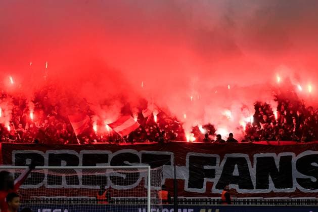 FOOTBALL : Brest vs Real Madrid - Ligue des Champions - 29 01 2025 Fans of Brest let off flares during the UEFA Champions League match between Stade Brestois 29 and Real Madrid CF at Stade de Roudourou on January 29 , 2025 in Guingamp, France. ( Photo by Dante Badano PsnewZ ) - GuingampFrance  Copyright: xDantexBadanox