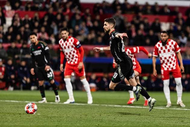 January 29, 2025, Girona, Barcelona, Spain: Jorginho of Arsenal FC seen in action shooting the penalty on the match of matchday 2 to UEFA Champions League between Girona F.C and Arsenal F.C at Estadi Montilivi. Finals score; Girona F.C 1:2 Arsenal FC Girona Spain - ZUMAs316 20250129_znp_s316_040 Copyright: xMartixSeguraxRamonedax
