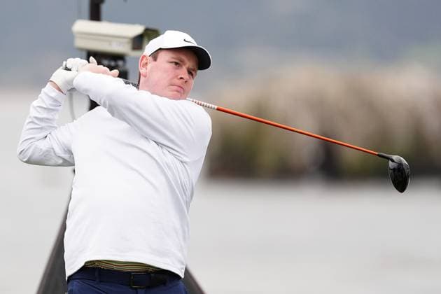 PEBBLE BEACH, CA - JANUARY 29: PGA, Golf Herren golfer Robert MacIntyre plays a tee shot on the 18th hole during practice for the AT&T Pebble Beach Pro AM on January 29, 2025, at Pebble Beach Golf Links in Pebble Beach, California. (Photo by Brian Spurlock Icon Sportswire) GOLF: JAN 29 PGA AT&T Pebble Beach Pro-Am EDITORIAL USE ONLY Icon25012943