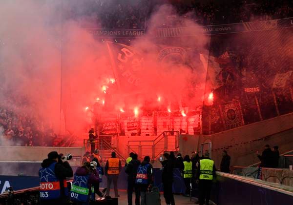 Bengalos, pyrotechnics, pyro, fireworks, fan block PSG Paris Champions League VfB Stuttgart vs Paris St Germain PSG 29 01 2025 DFL REGULATIONS PROHIBIT ANY USE OF PHOTOGRAPHS AS IMAGE SEQUENCES AND OR QUASI VIDEO Champions League VfB Stuttgart vs Paris St Germain PSG