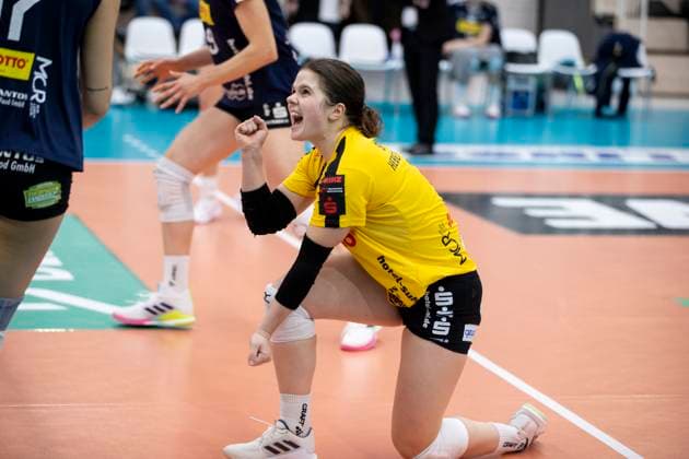 1 Volleyball Bundesliga Women Schwarz Weiss Erfurt vs VfB Suhl LOTTO Thüringen Erfurt 29 01 2025 Emma Sambale 7 VfB Suhl LOTTO Thüringen 1 Volleyball Bundesliga Women Schwarz Weiss Erfurt vs VfB Suhl LOTTO Thüringen Riethsporthalle Erfurt 29 01 2025 Copyright: xBEAUTIFULxSPORTS Duehringx