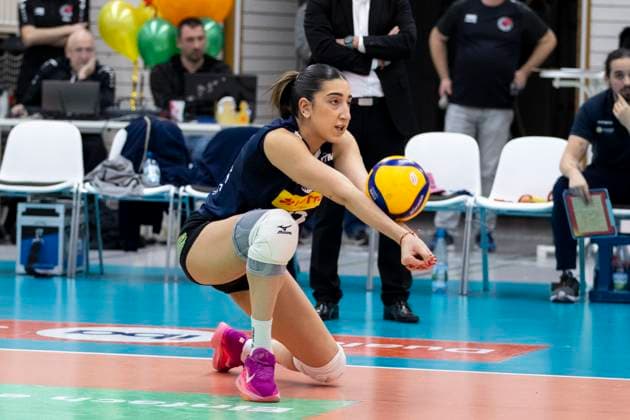 1 Volleyball Bundesliga Women Schwarz Weiss Erfurt vs VfB Suhl LOTTO Thüringen Erfurt 29 01 2025 Julia De Paula Viana 17 VfB Suhl LOTTO Thüringen 1 Volleyball Bundesliga Women Schwarz Weiss Erfurt vs VfB Suhl LOTTO Thüringen Riethsporthalle Erfurt 29 01 2025 Copyright: xBEAUTIFULxSPORTS Duehringx