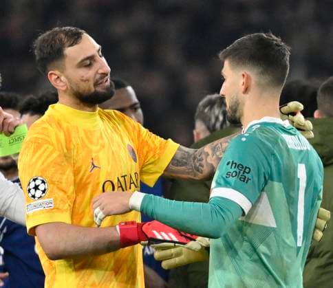 after the match Goalkeeper Gianuigi Donnarumma FC Paris Saint Germain PSG 01 Goalkeeper Fabian Bredlow VfB Stuttgart 01 Consolation Champions League VfB Stuttgart vs Paris St Germain PSG 29 01 2025 DFL REGULATIONS PROHIBIT ANY USE OF PHOTOGRAPHS AS IMAGE SEQUENCES AND OR QUASI VIDEO Champions League VfB Stuttgart vs Paris St Germain PSG