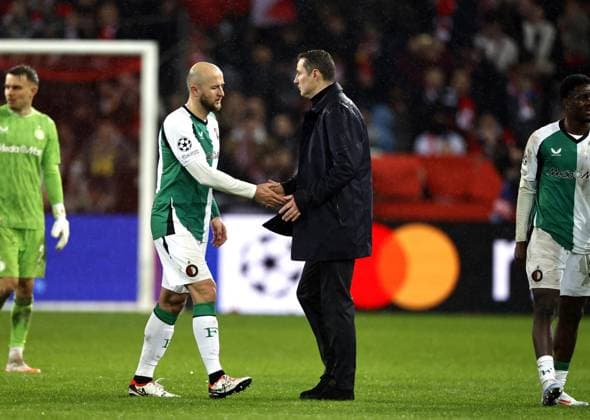 LILLE - (l-r) Gernot Trauner of Feyenoord, Feyenoord coach Brian Priske disappointment after the UEFA Champions League match between Lille OSC and Feyenoord at Stade Pierre Mauroy on Jan. 29, 2025 in Lille, France. ANP MAURICE VAN STEEN UEFA Champions League 2024 25 League Phase MD8 2024 25 xVIxANPxSportx xxANPxIVx 518667503 originalFilename: 518667503.jpg