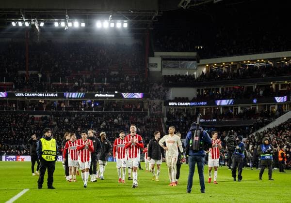 EINDHOVEN - PSV players celebrate after winning over Liverpool FC during the UEFA Champions League match between PSV Eindhoven and Liverpool FC at Phillips Stadium on Jan. 29, 2025 in Eindhoven, Netherlands. ANP KOEN VAN WEEL UEFA Champions League 2024 25 League Phase MD8 2024 25 xVIxANPxSportx xxANPxIVx 518668089 originalFilename: 518668089.jpg