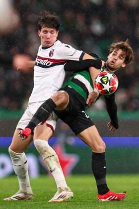 Giovanni Fabbian (Bologna) Francisco Trincao (Sporting CP Lisboa) during the Uefa Champions League match between Sporting CP Lisboa 1-1 Bologna FC at Estdio Jos Alvalade on January 29, 2025 in Lisboa, Italy. Noxthirdxpartyxsales  (280021465)