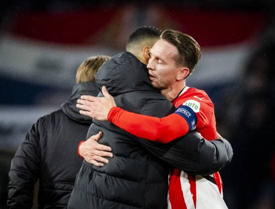 EINDHOVEN - Cody Gakpo of Liverpool FC and Luuk de Jong of PSV Eindhoven after the UEFA Champions League match between PSV Eindhoven and Liverpool FC at Phillips Stadium on Jan. 29, 2025 in Eindhoven, Netherlands. ANP ROBIN VAN LONKHUIJSEN UEFA Champions League 2024 25 League Phase MD8 2024 25 xVIxANPxSportx xxANPxIVx 518669479 originalFilename: 518669479.jpg