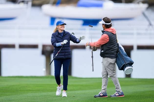 PEBBLE BEACH, CA - JANUARY 29: Annesley MacFarlane exchanges clubs with caddie on the fairway during a practice round at the AT&T Pebble Beach Pro-Am tournament on January 29, 2025, at the Pebble Beach Golf Links in Pebble Beach, CA. (Photo by Trinity Machan Icon Sportswire) GOLF: JAN 29 PGA, Golf Herren AT&T Pebble Beach Pro-Am EDITORIAL USE ONLY Icon2501291245