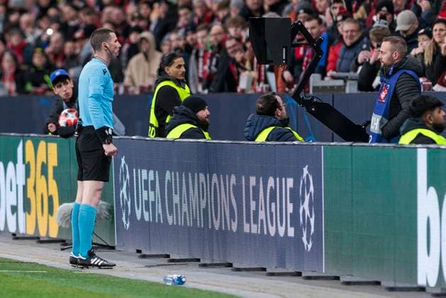 UEFA Champions League, Bayer Leverkusen Sparta Prague, 29 01 2025 Referee Georgi Kabakov watches a match scene on the monitor UEFA Champions League, Bayer Leverkusen Sparta Prague, Matchday 8, on 29 01 2025, BayArena, Leverkusen UEFA regulations prohibit any use of photographs as image sequences and or quasi video Copyright: xBEAUTIFULxSPORTS Meuselx